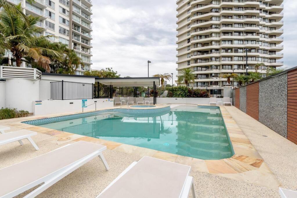 Beachy, Bright, And The Best Location On The Gc! Apartamento Gold Coast Exterior foto